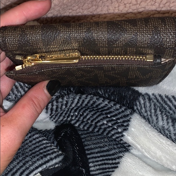 Authentic Michael Kors Wallet - Picture 4 of 4